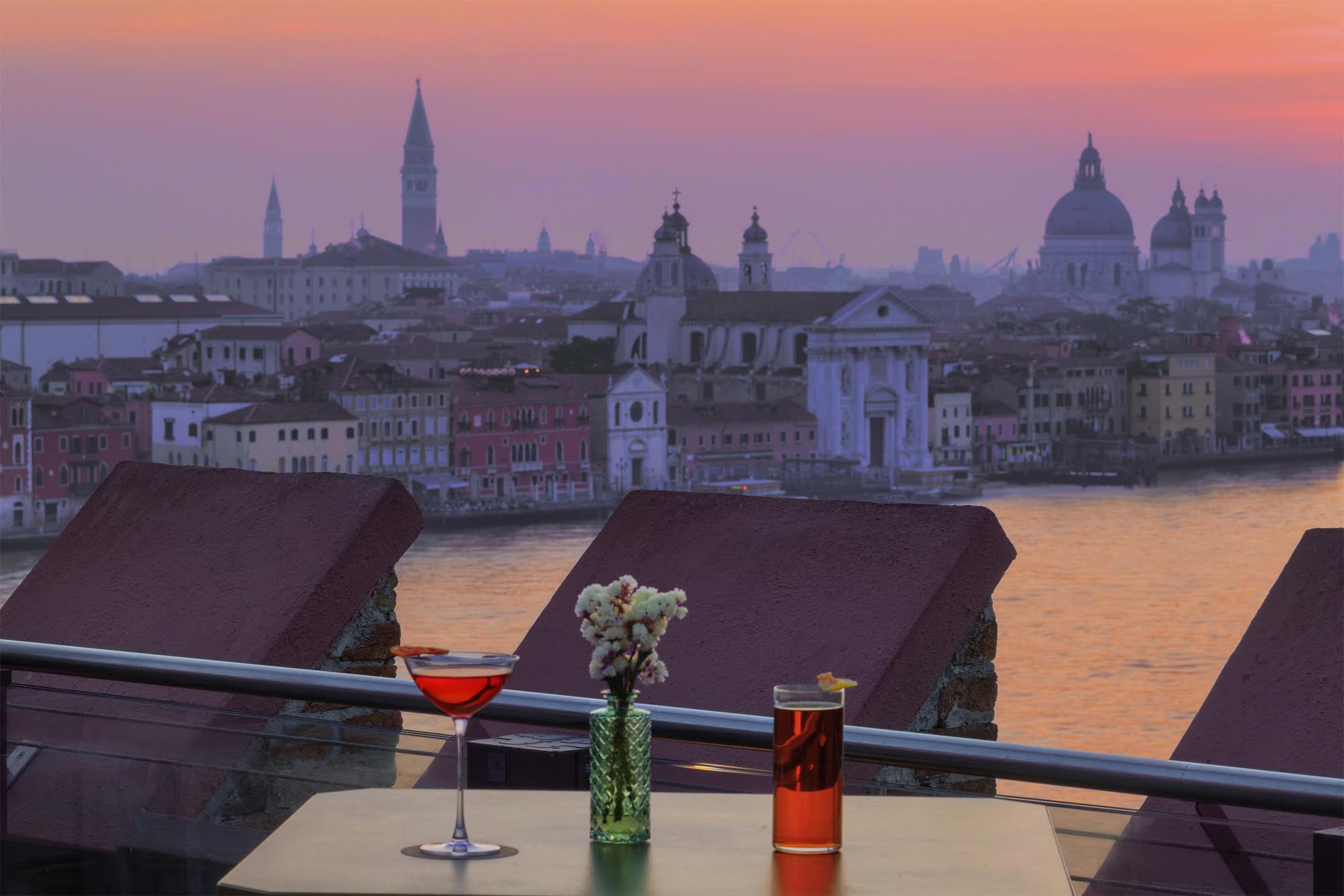 Hilton Molino Stucky Venice Unveils New Look Skyline Rooftop Bar | The ...